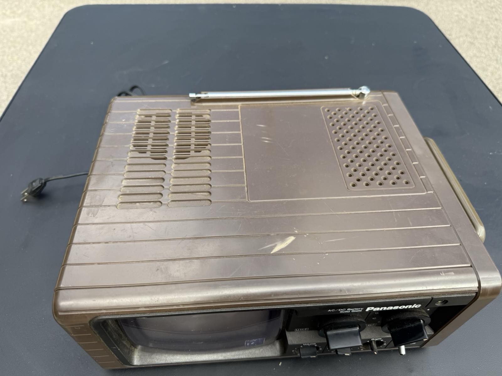 VTG Panasonic TR-515 Solid State 1976 Portable VHF/UHF Television