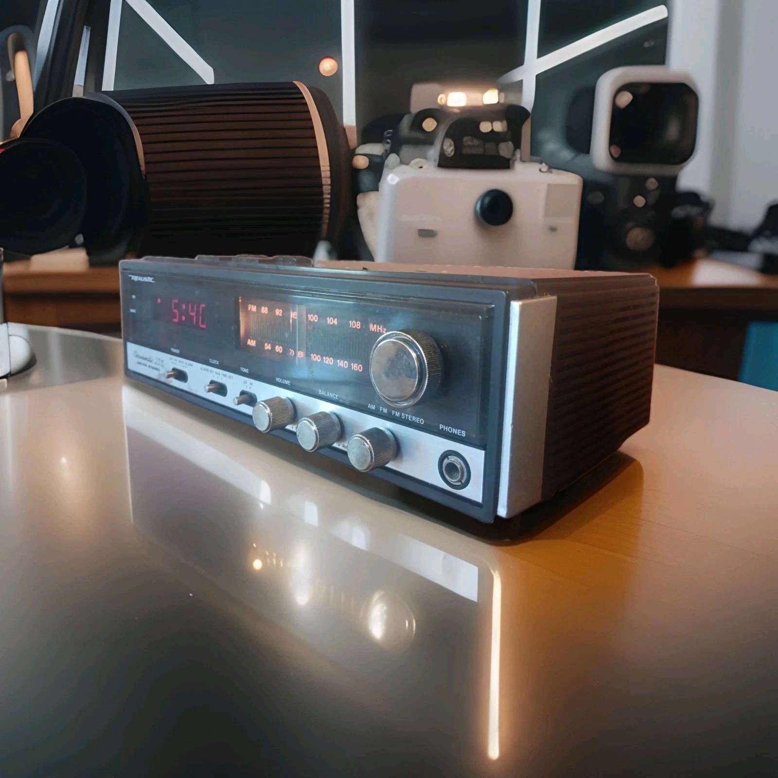 Very Nice 1-Owner Realistic Chronomatic 223 AM-FM Clock Radio w/Manual/Working
