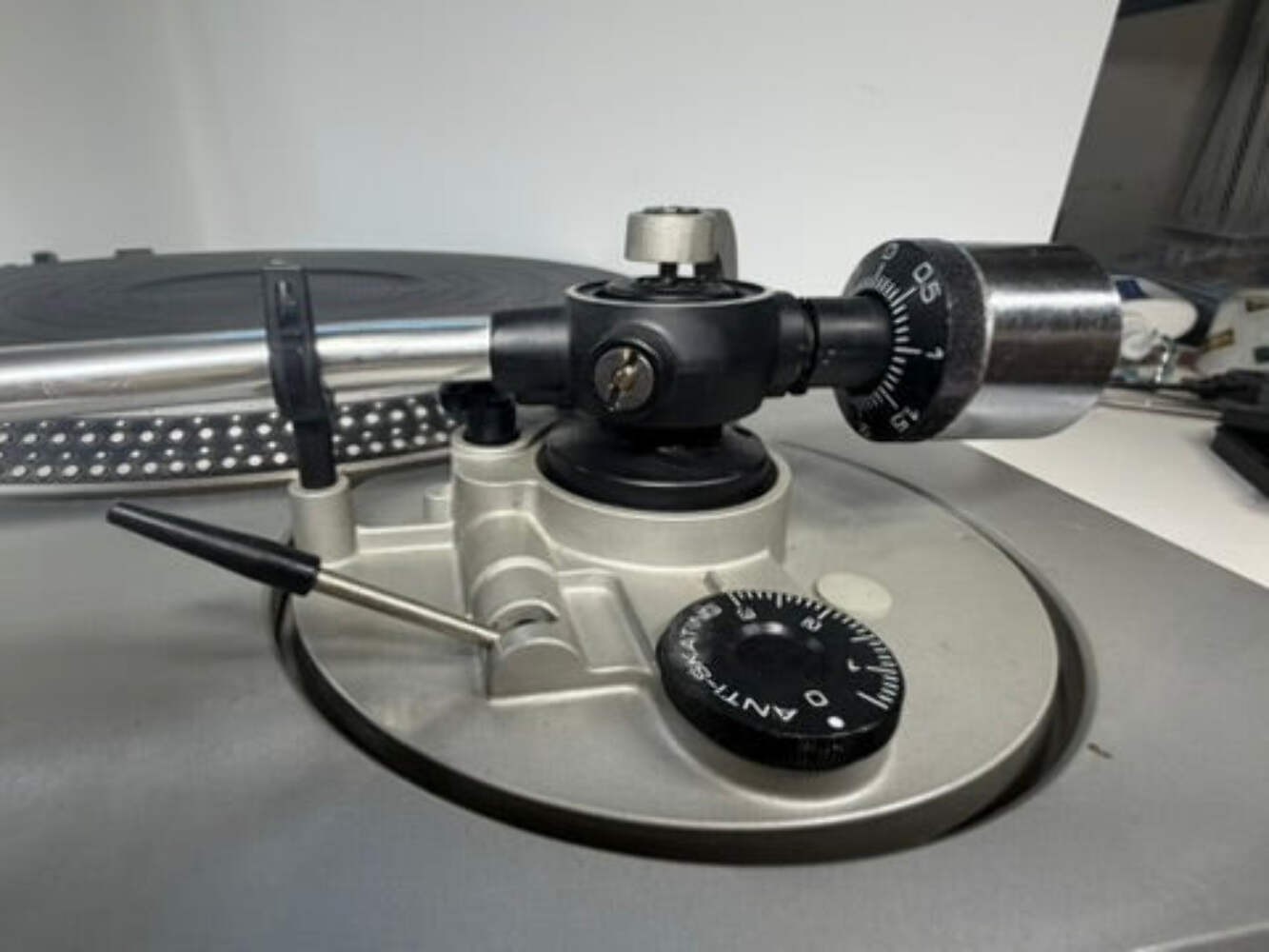 Technics SL-1700 Direct Drive Turntable Tested Working No Dust Cover – DeoxIT Se