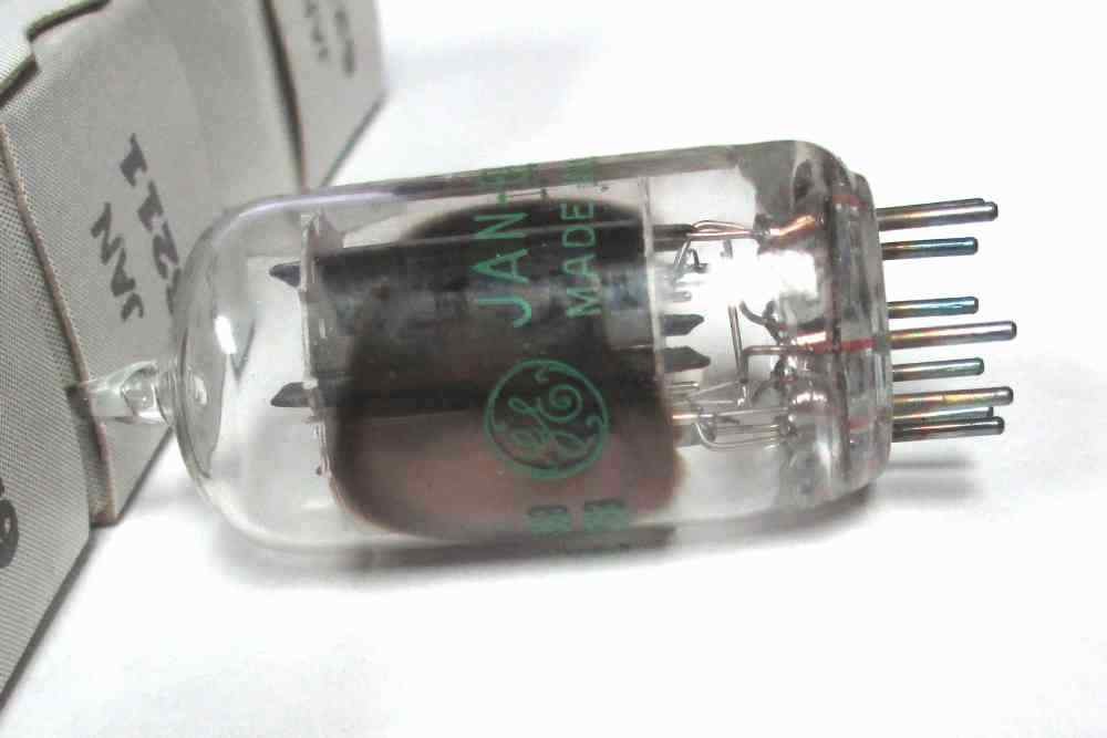 6211 GE ELECTRON TUBE , INDUSTRIAL 12AU7 / LOT OF 5 PIECES/ NEW OLD STOCK