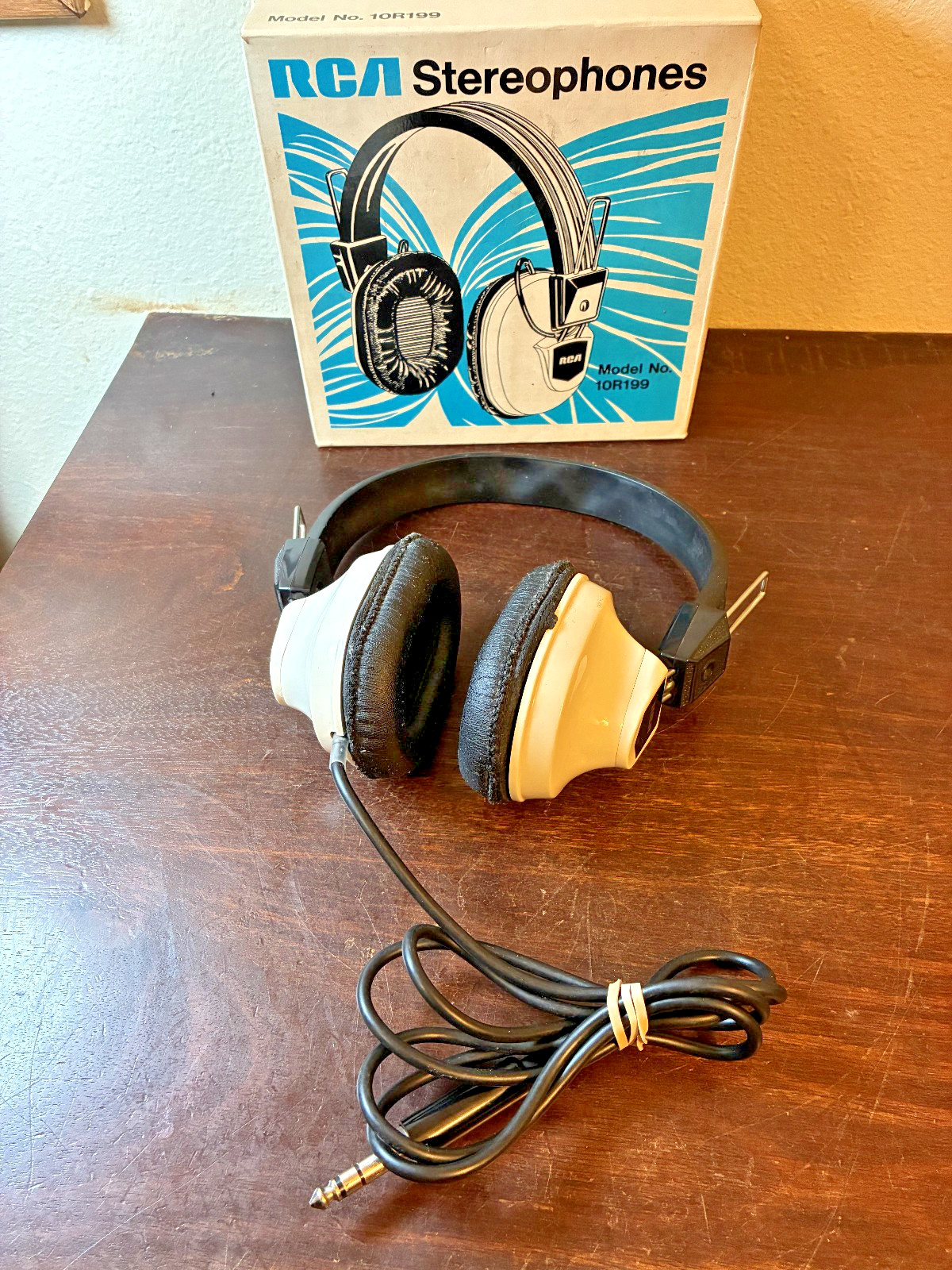 RCA Stereophones, Vintage Headphones, Model 10R199 w Box, 1/4″ plug