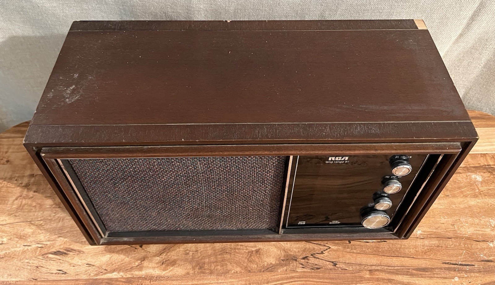 RCA Long Range TRF Solid State Radio RZC275W Walnut (Works – Read)