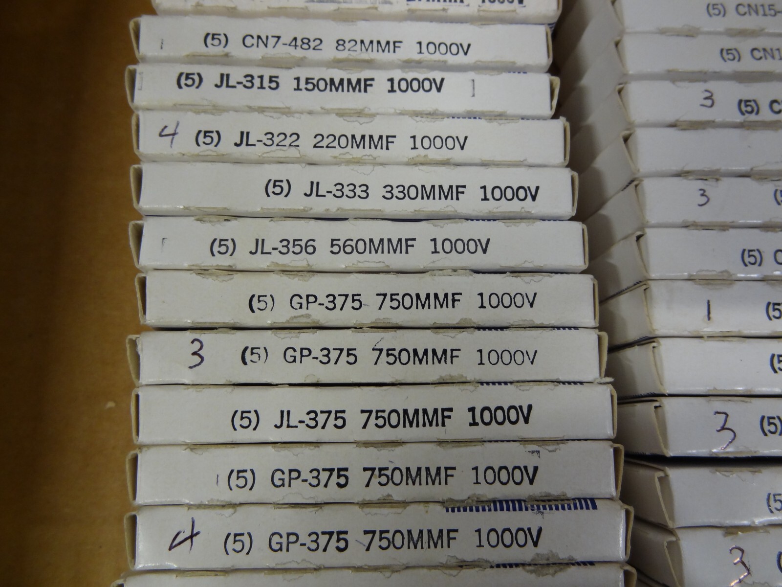 NOS Estate Sale Find Lot of 183 Mallory Disc Ceramic Capacitors MMF / PF 1000v