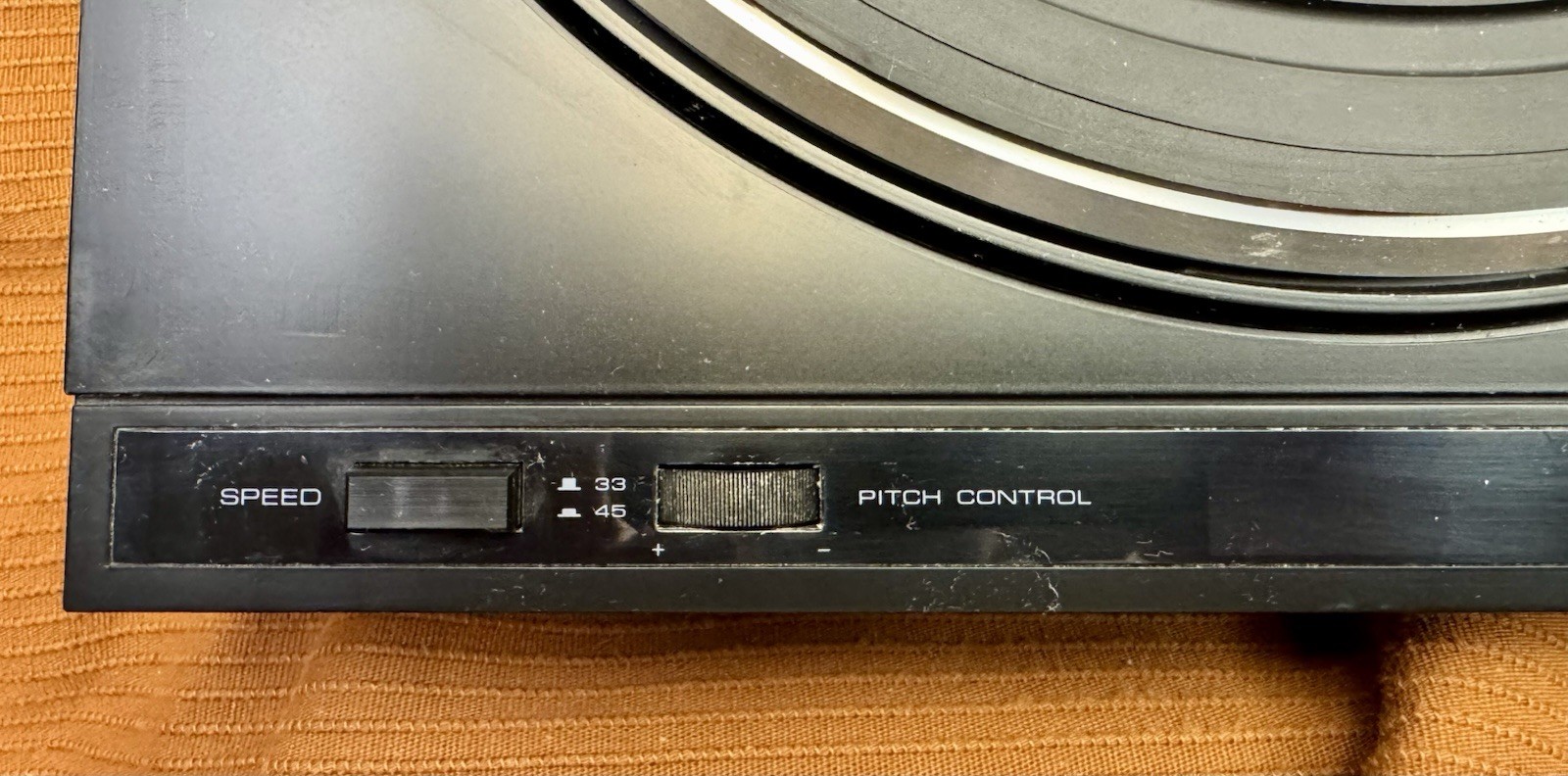 VINTAGE NIKKO NP-800 TURNTABLE WITH AUTO RETURN,QUARTZ LOCK,WORKS GREAT!!