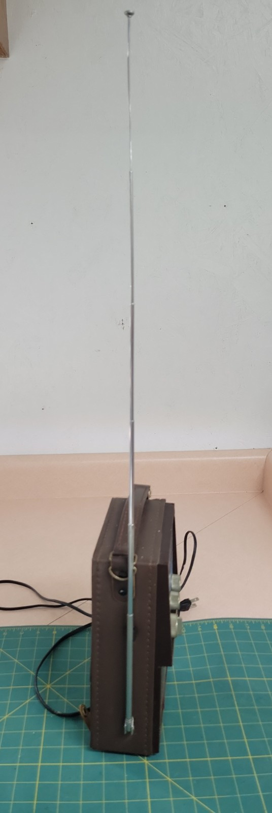 Vintage Gran Prix Multi-Band World Radio – AM/FM/SW/Air/PB/WB – for Repair