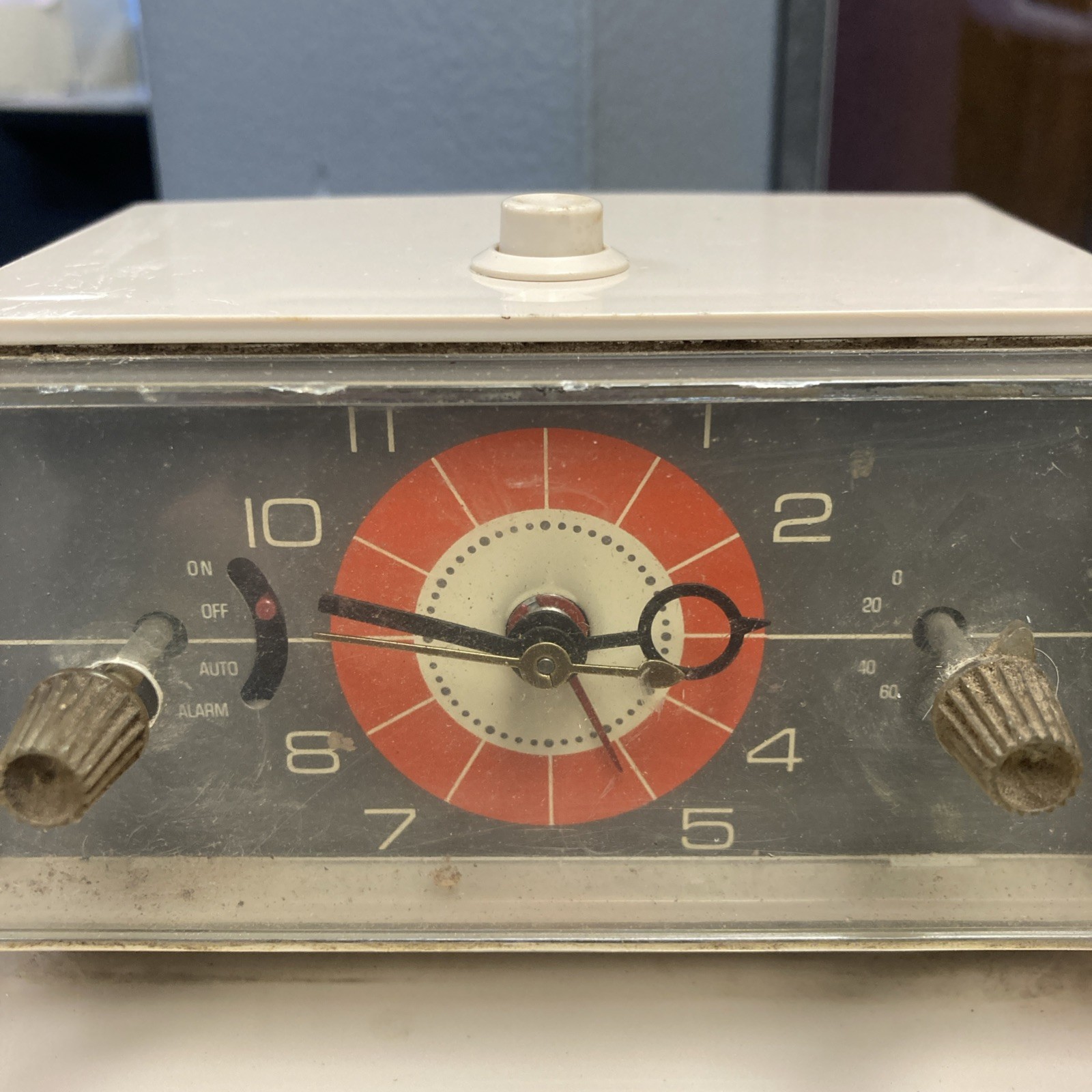 Montgomery Ward’s Airline Vintage 1950’s AM/FM Clock Radio, Works!