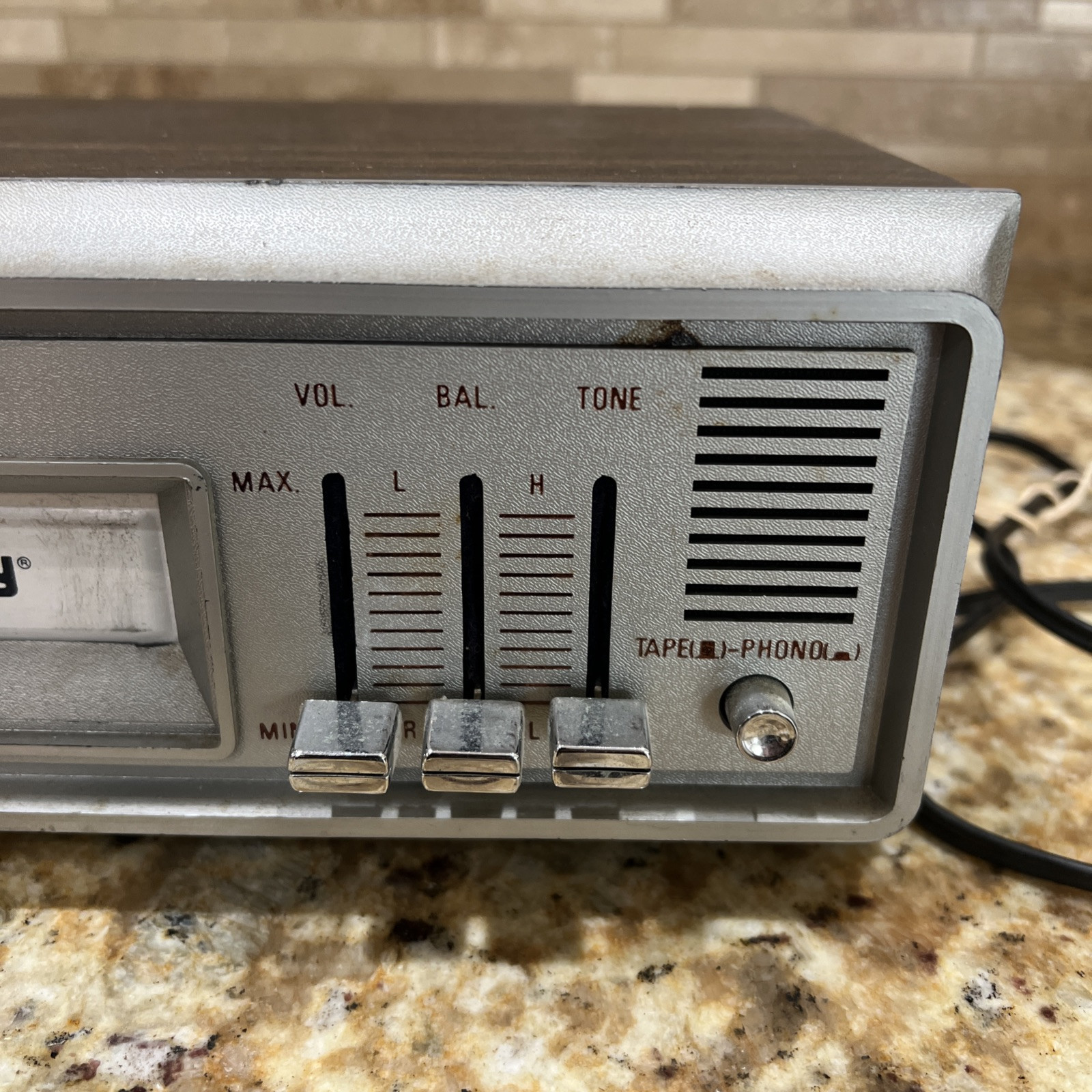 RHAPSODY MODEL NO. RY-834 VINTAGE 8-TRACK PLAYER UNTESTED IT TURNS ON FREE SHIP