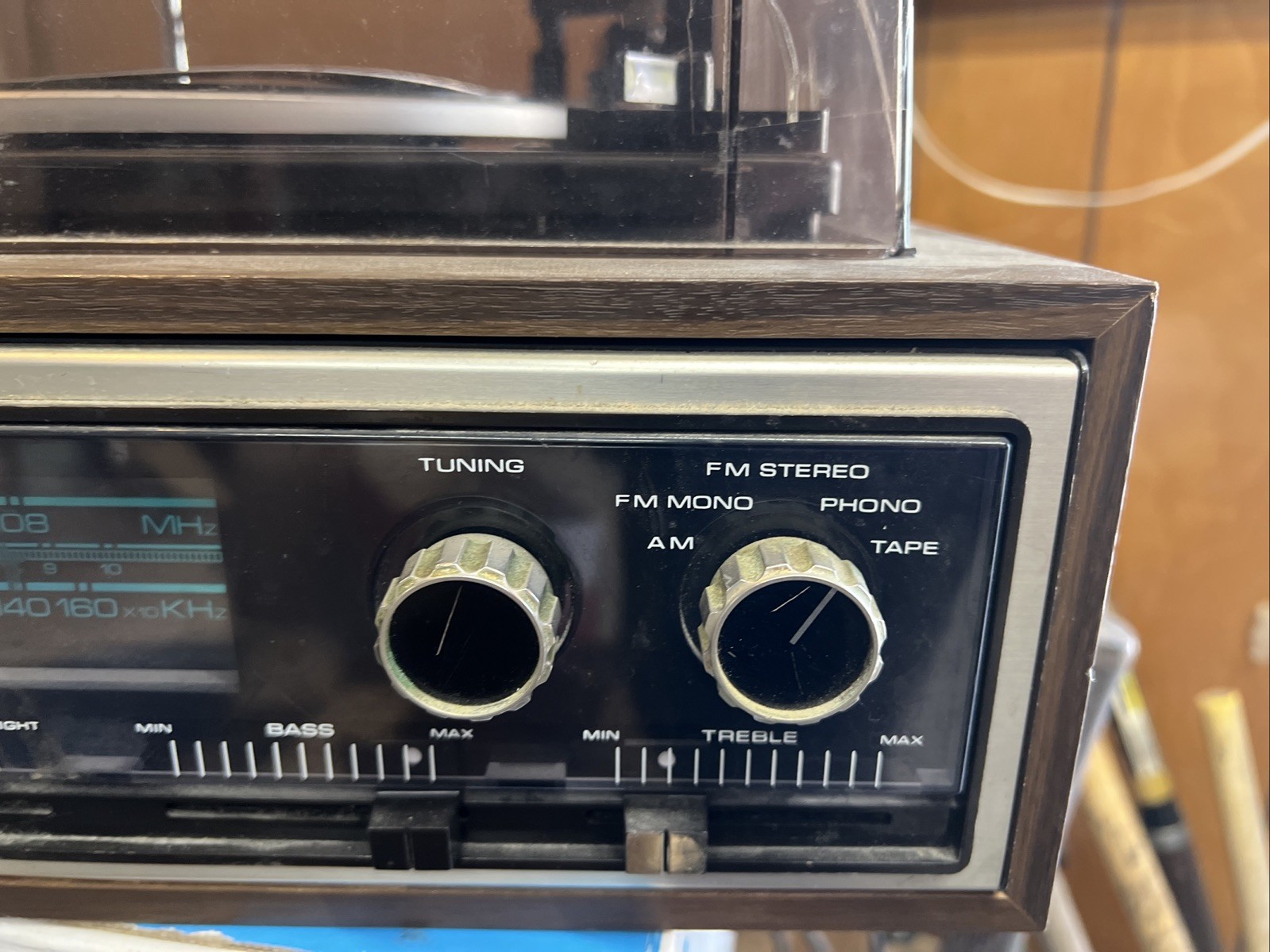Craig 3220 8- track, turntable Wooden Case and plastic turntable top UNTESTED