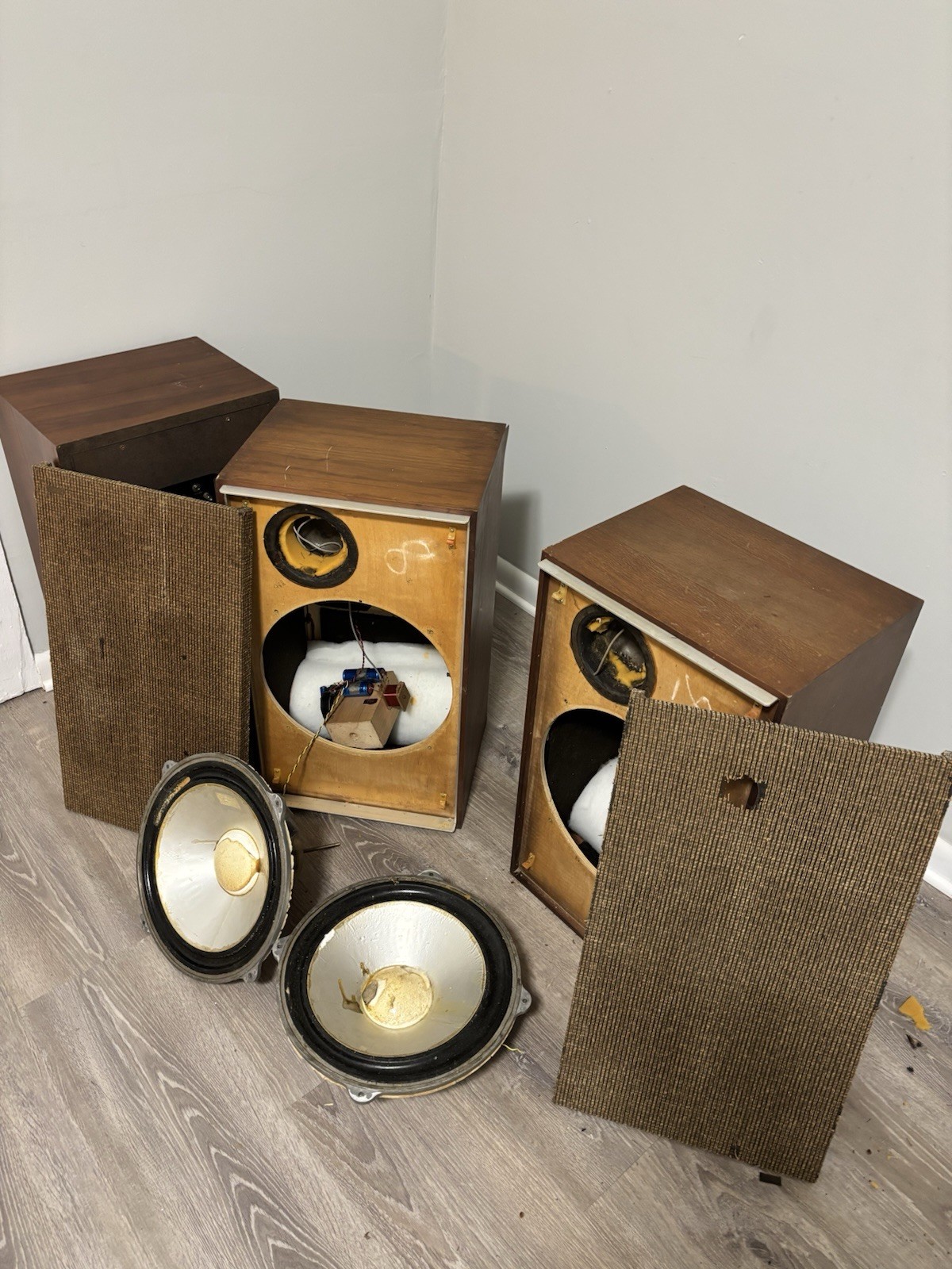 Vintage LEAK British Hi-Fi Speakers –12” Sandwich Woofers Original Cabinets Work