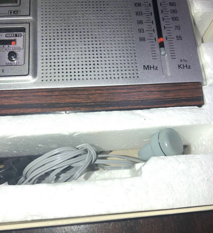 Vintage General Electric GE 7-2100A Portable Clock AM FM Pocket Radio Hong Kong