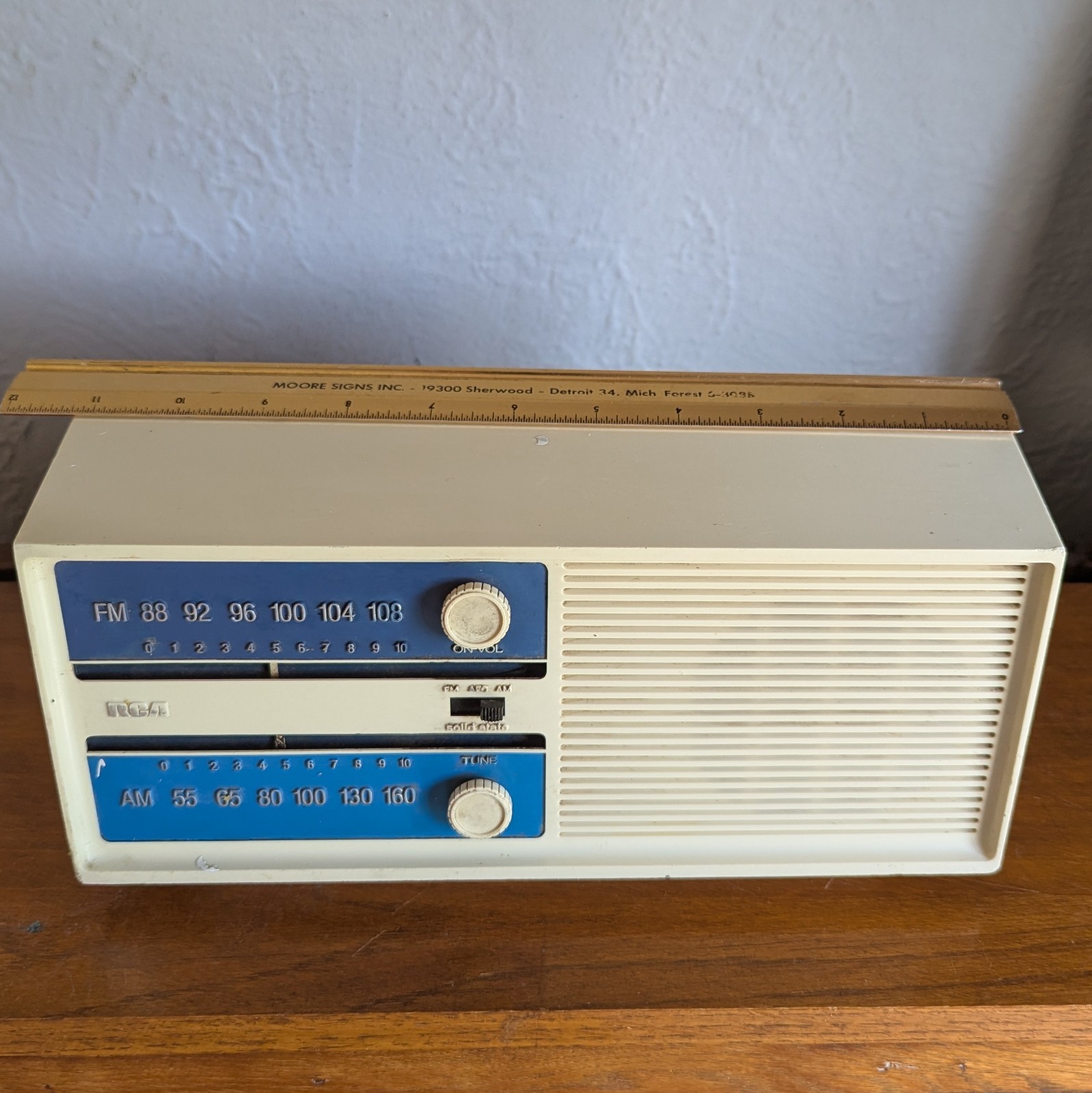 RCA RZC225Y Radio Snow Blue Vintage Solid State AFC AM FM Works