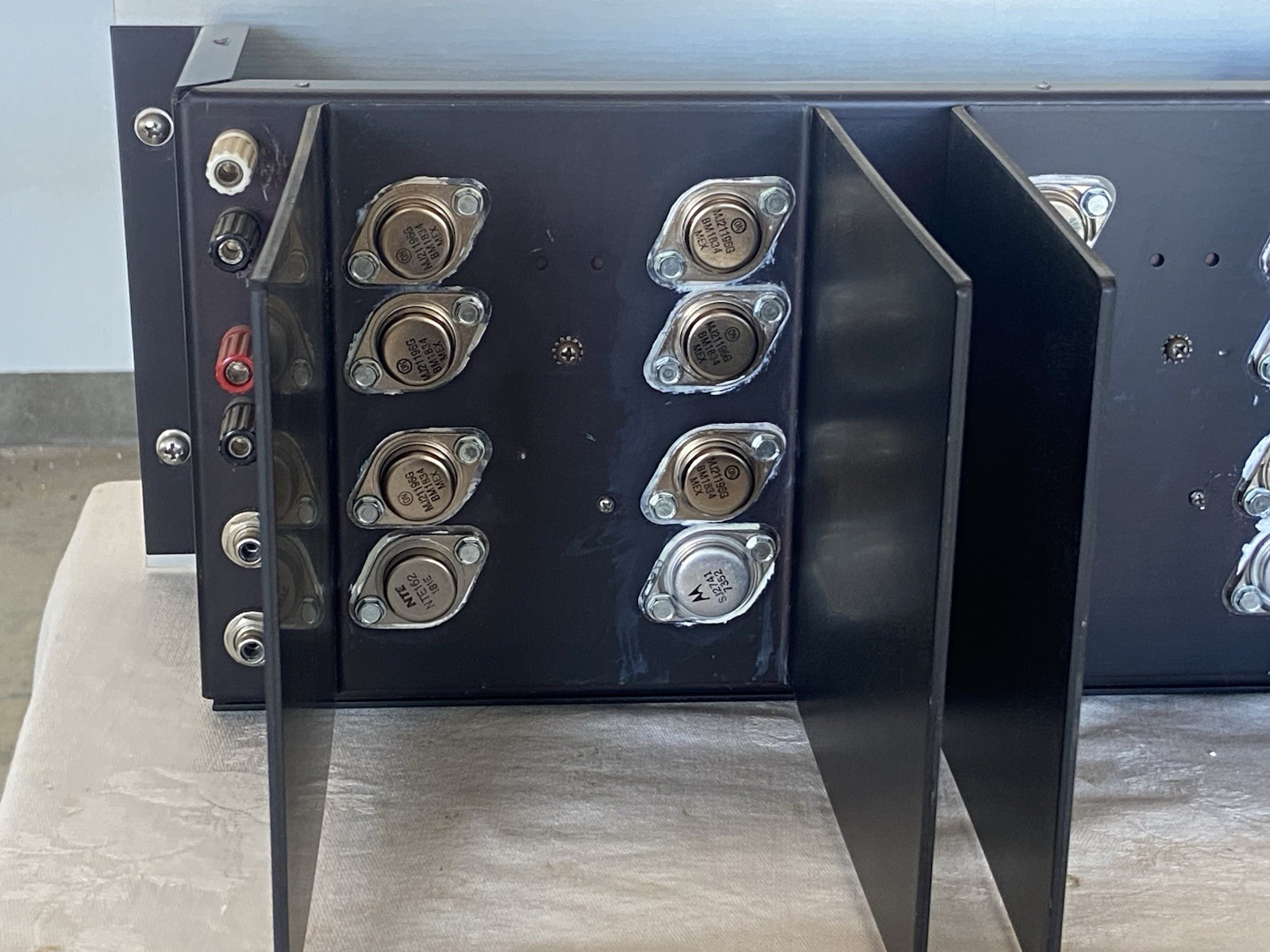 Phase Linear 400 Amplifier – Works Well