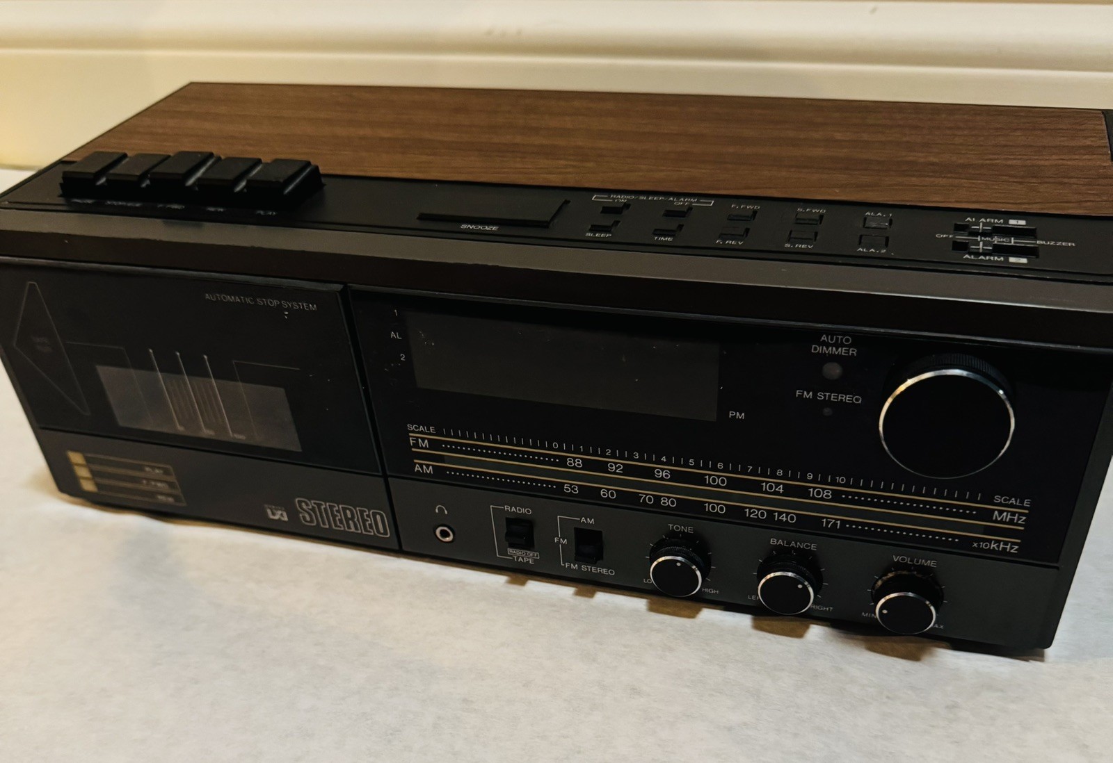 Vintage SEARS LXI SERIES, STEREO CASSETTE, AM/FM Clock Radio Model 667 24288 290
