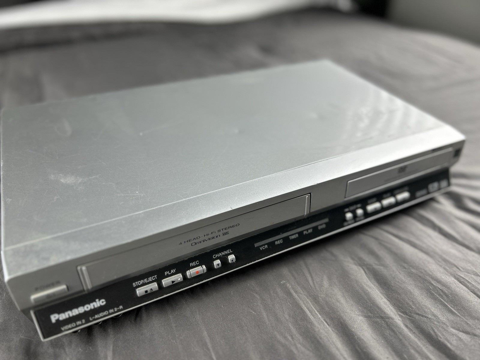 Panasonic PV-D4745S VCR/DVD Combo 4-Head Hi-Fi Stereo Plays VHS & DVD