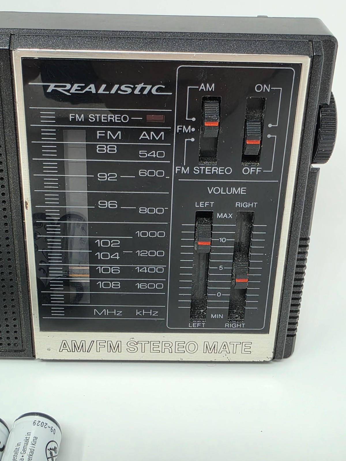 Realistic 12-131 AM/FM Stereo-Mate Radio Built-In Speaker Vintage Clean W/AA Bt