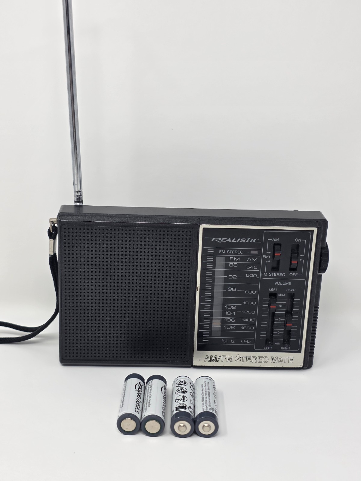 Realistic 12-131 AM/FM Stereo-Mate Radio Built-In Speaker Vintage Clean W/AA Bt