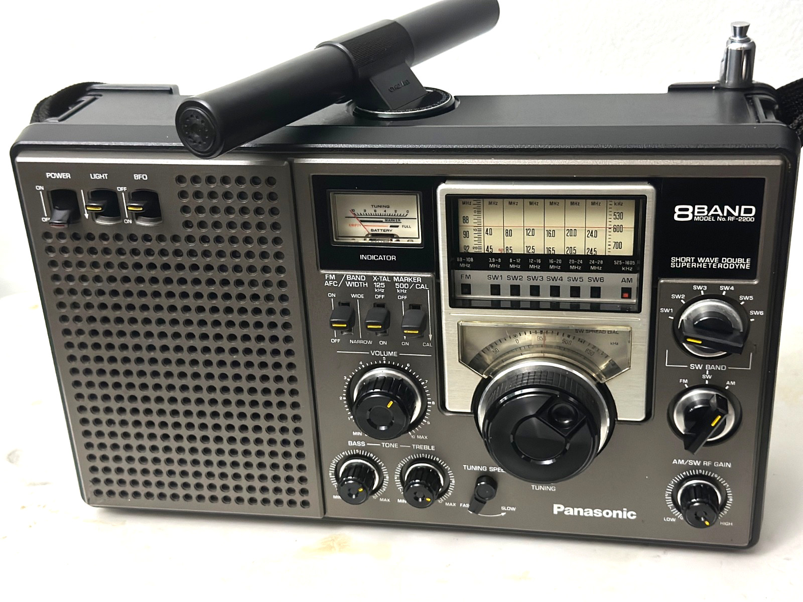 Panasonic 8BAND FM/AM/ SW1-6 Receiver, Model No RF-2200 , Tested/Works..