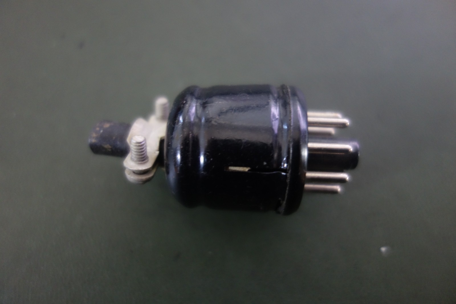 Amphenol 8 Pin Male Plug In Line Cable Tube Socket w/ Strain Relief – USED