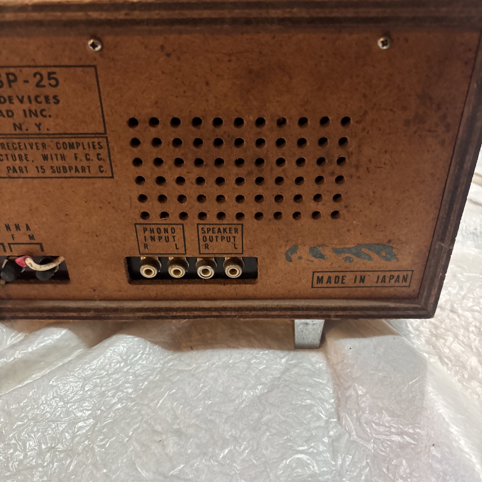 Vintage Peerless Solid State Stereo 8 track Model HSP-25 Am/Fm (Powers On)
