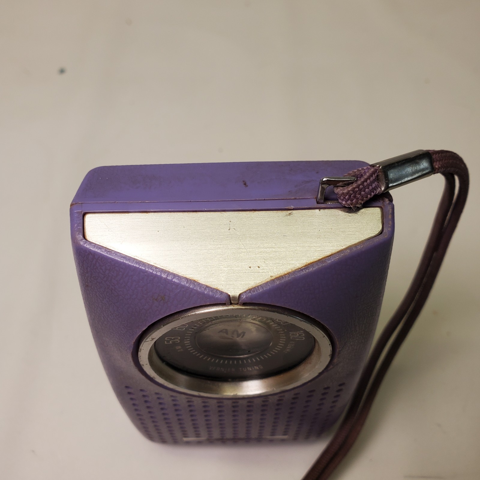 VINTAGE PANASONIC MATSUSHITA TRANSISTOR RADIO MODEL R-1052~WORKING~Purple-AM~9