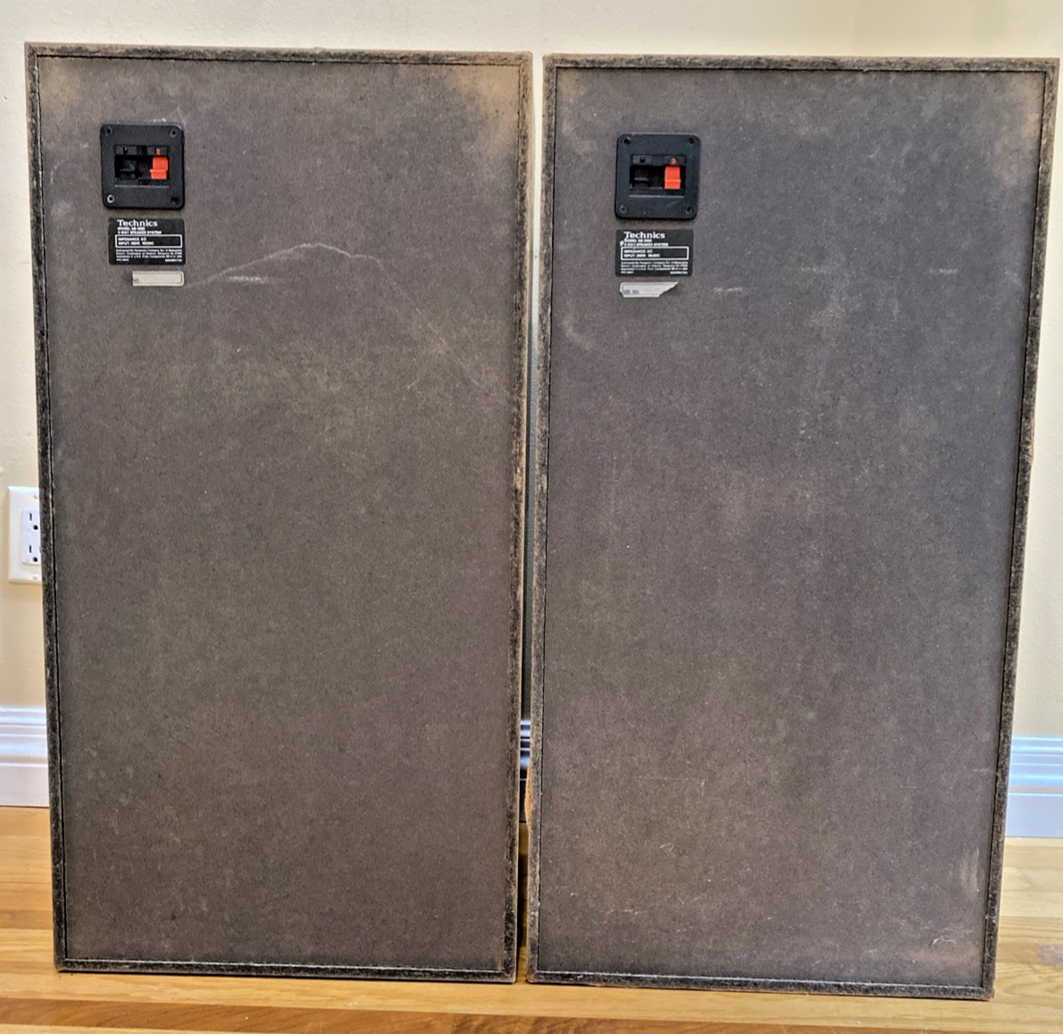 Set of Technics SB-2660 Stereo 3-way Speaker Systems 200 Watts with 12″ Woofers
