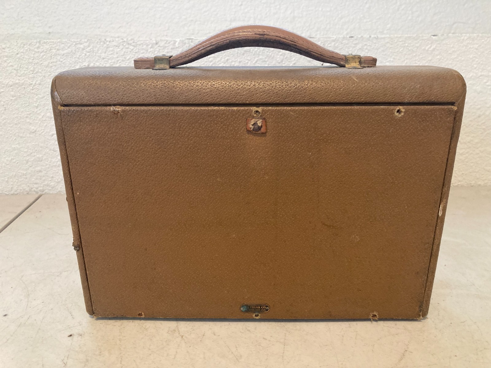 General Electric HB-402 Portable Suitcase Radio (1939)