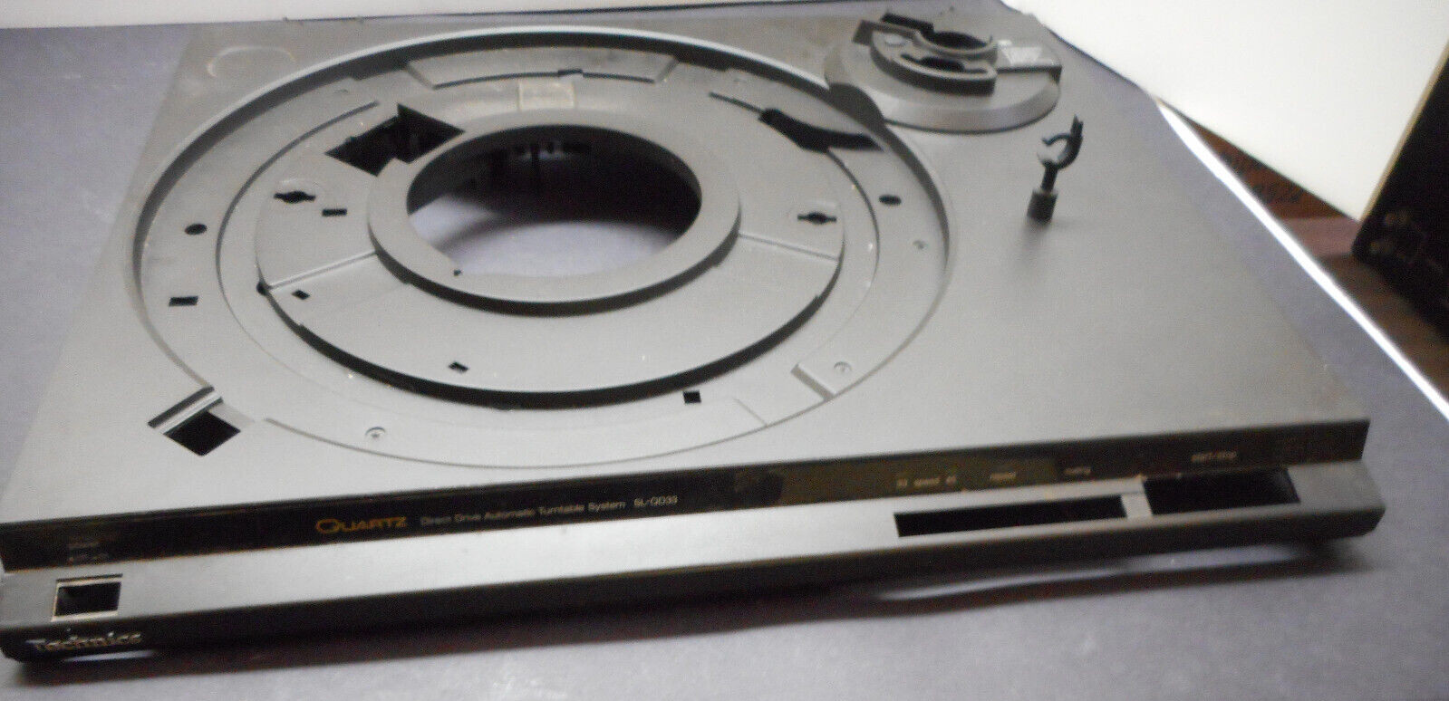 TECHNICS SL-QD33 TURNTABLE – PLINTH – PARTING OUT