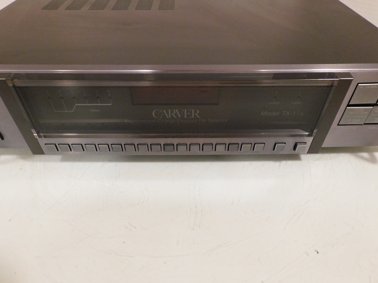 Carver TX-11a Quartz Synthesized AM/FM Stereo Tuner Excellent Working Condition