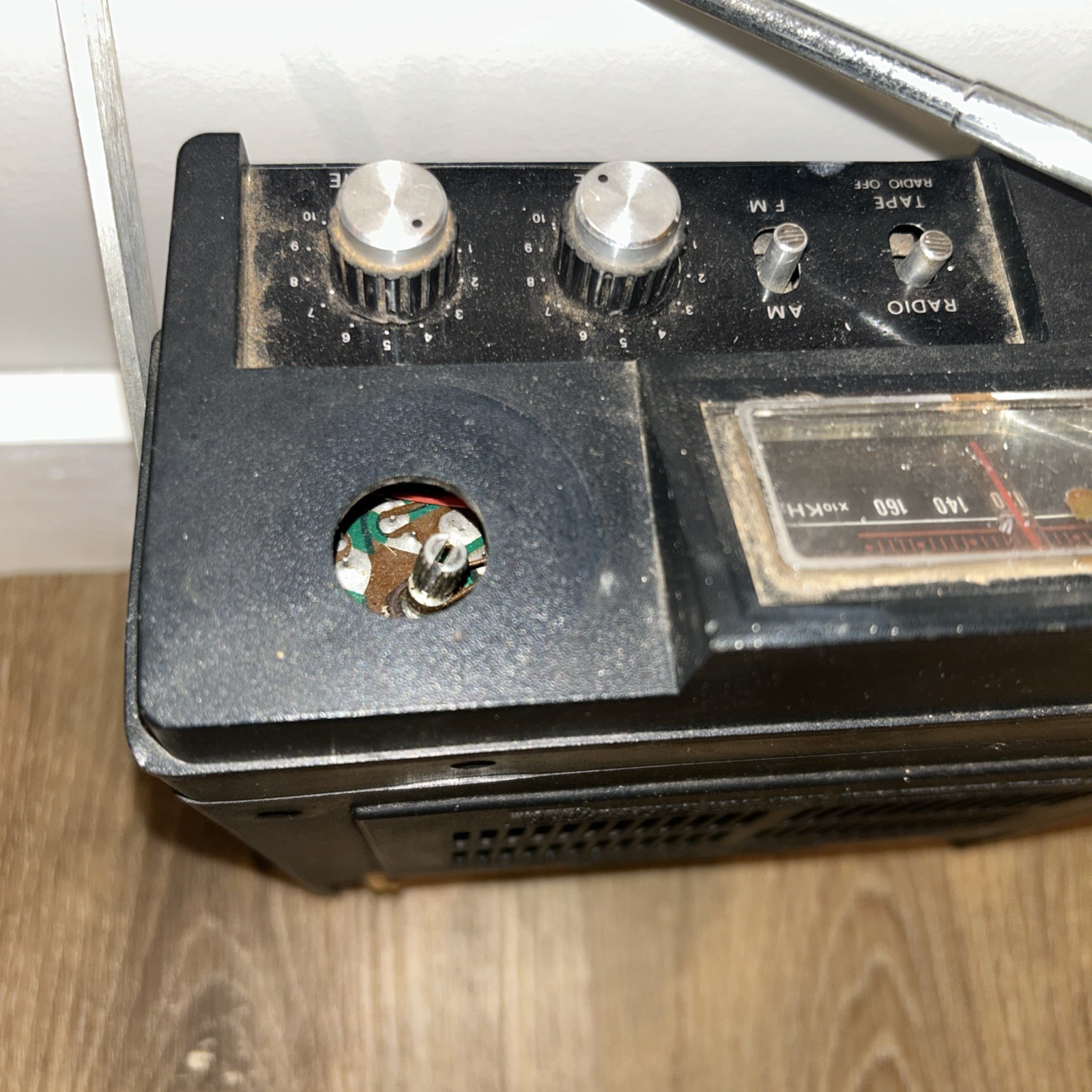 vintage “Stewart” brand portable AM/FM receiver Electric Battery (Use For Parts)