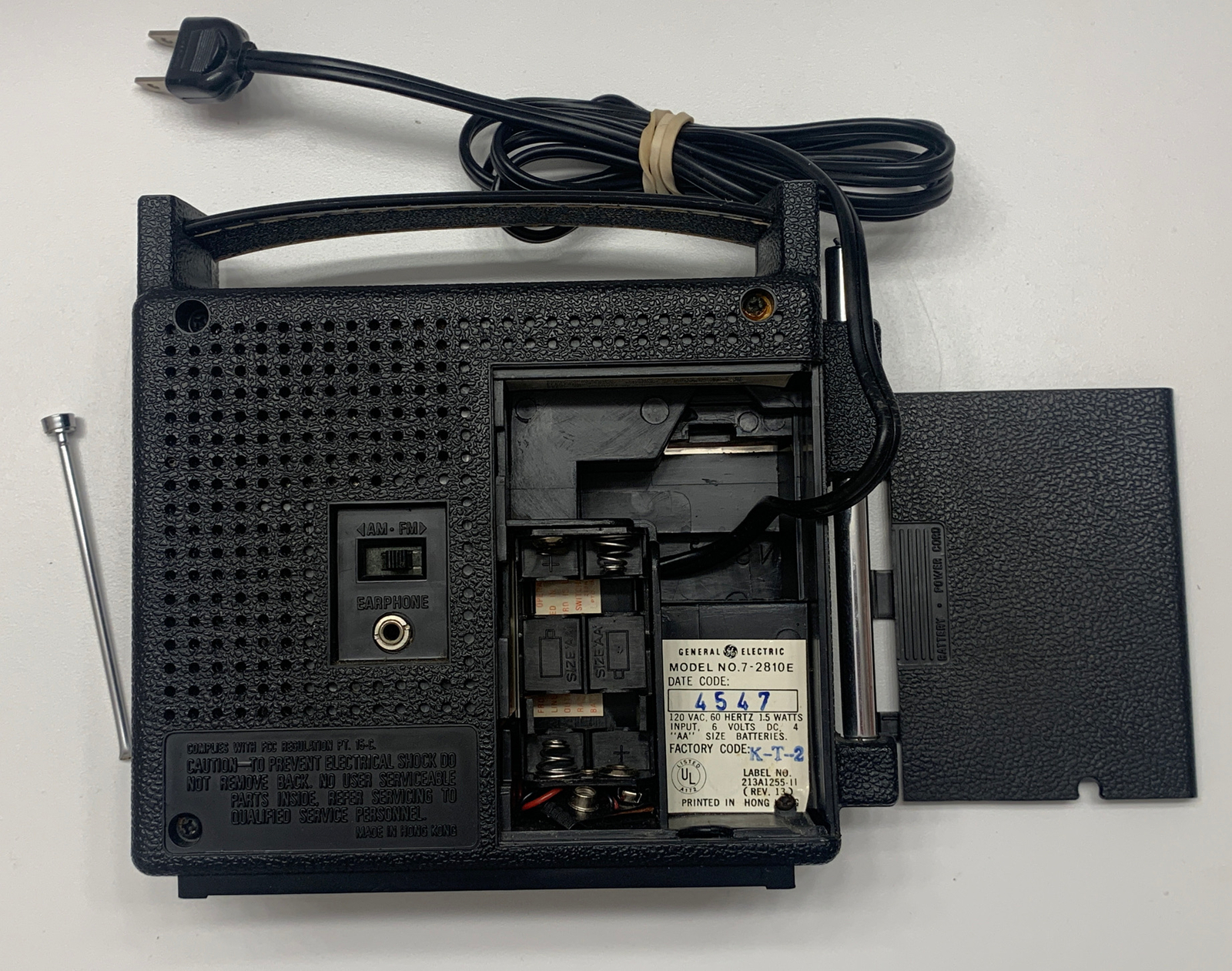 GE General Electric Solid State Radio Model 7-2810E Portable AM/FM Works Great