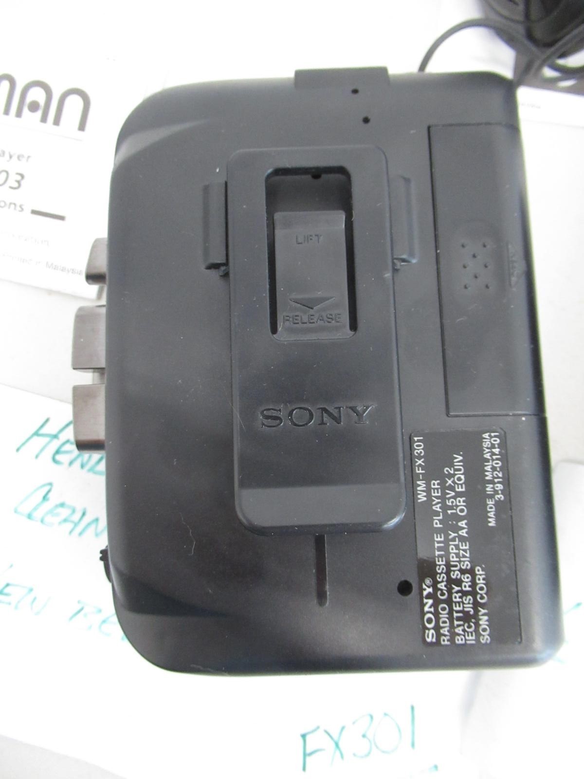 2 Vintage SONY FM/AM WALKMAN Cassette Players – FX301 & FX101 – Both Work rd