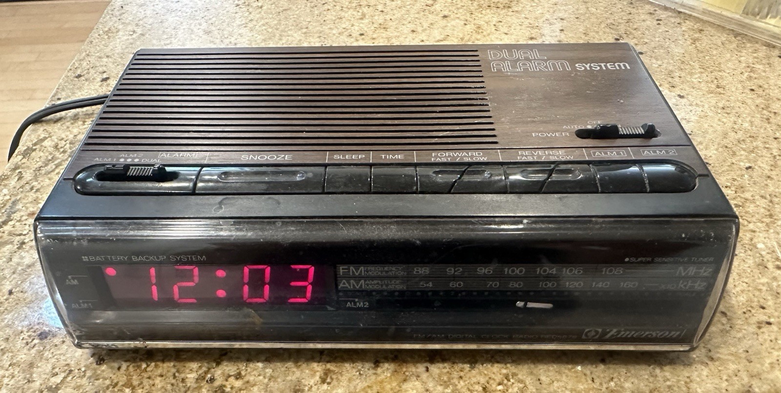 Vintage Emerson RED 5521 Alarm Digital Clock Radio AM FM Wood Grain-Tested Works