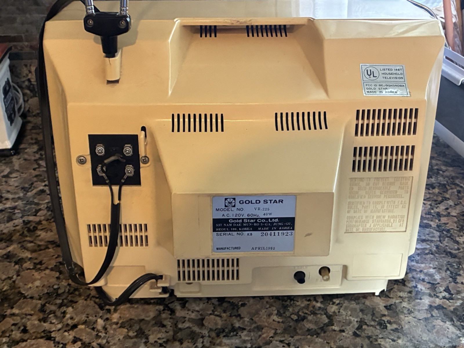 VINTAGE GOLD STAR CRT TV Yellow Retro Black & White 1982 UHF VHF w Antenna