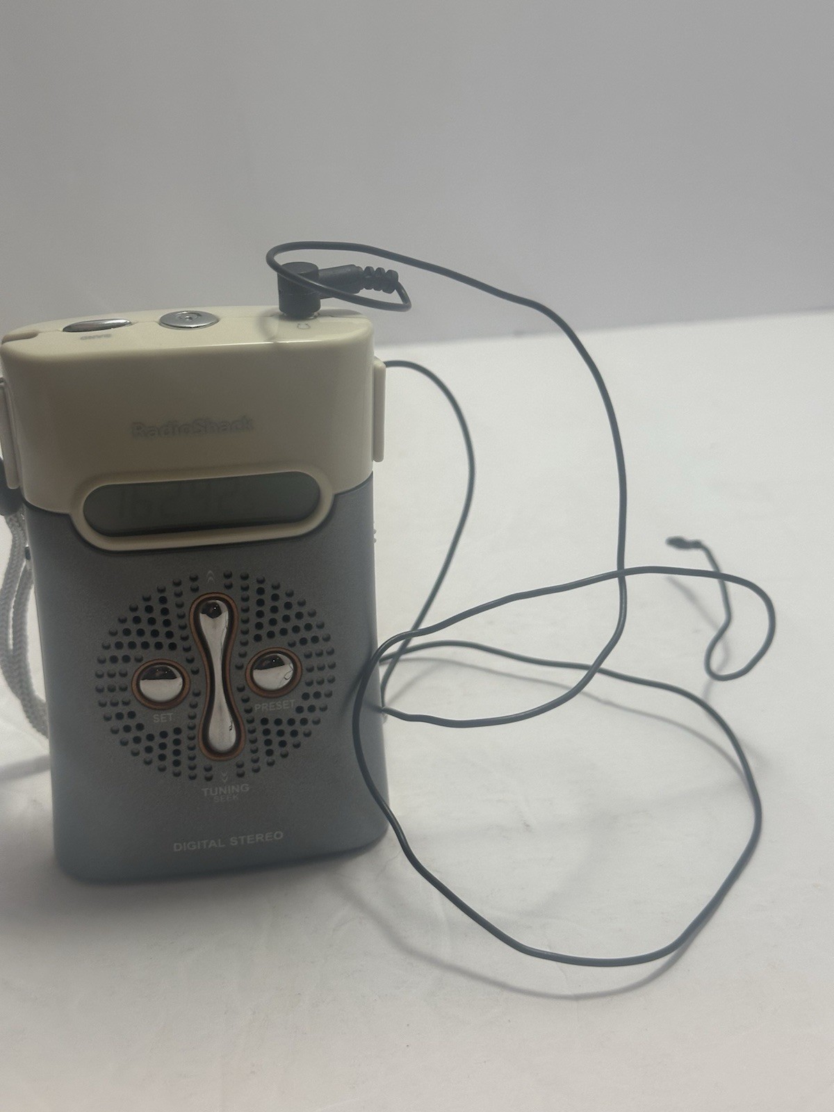 RadioShack 12-470 AM/FM/TV/Weather Band Pocket Radio Digital Stereo Tested