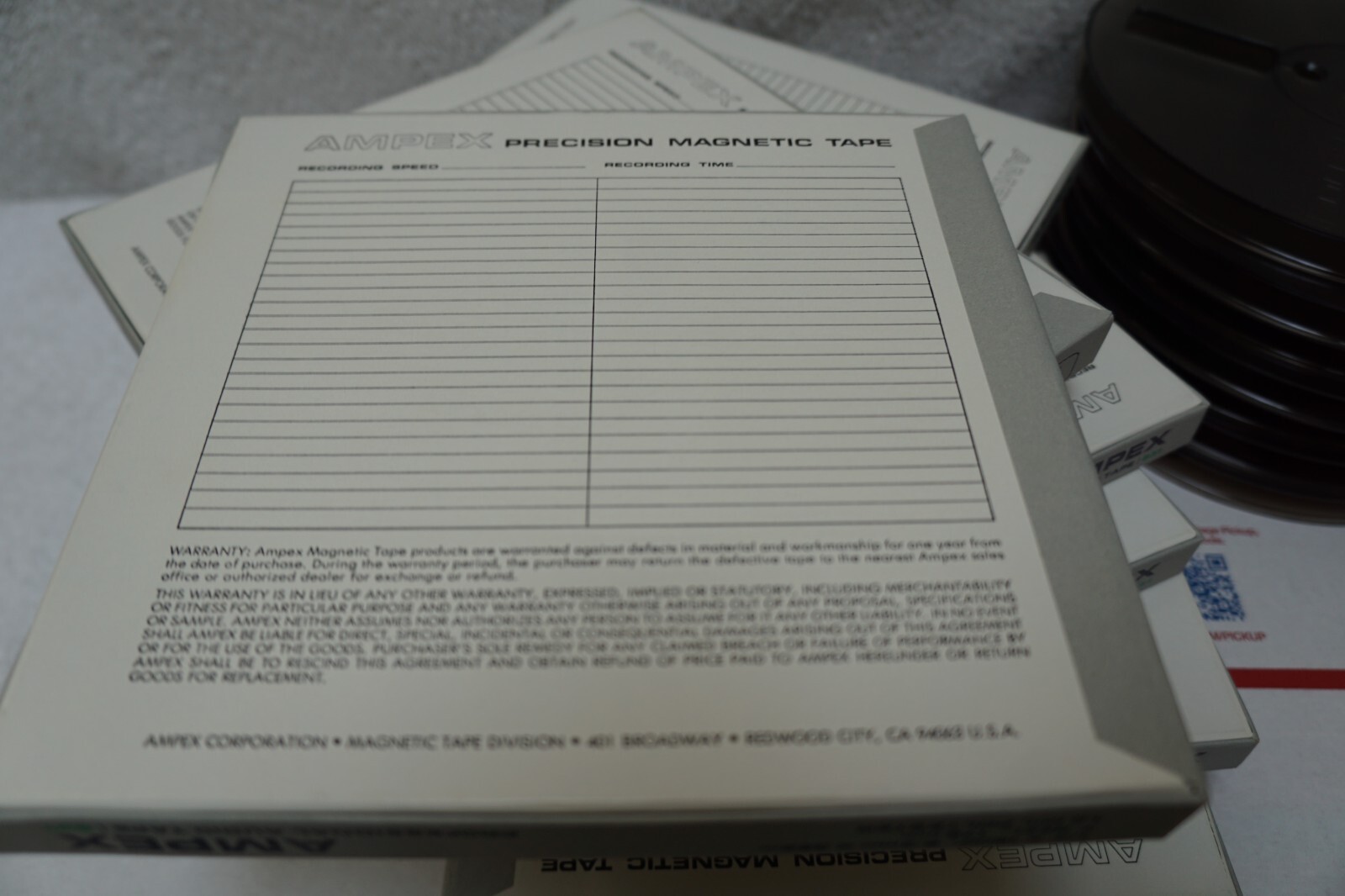 7 AMPEX 631 PLASTIC EMPTY TAKE-UP REEL & BOX 7 INCH for 4-track 3.75 ips 7.5 ips