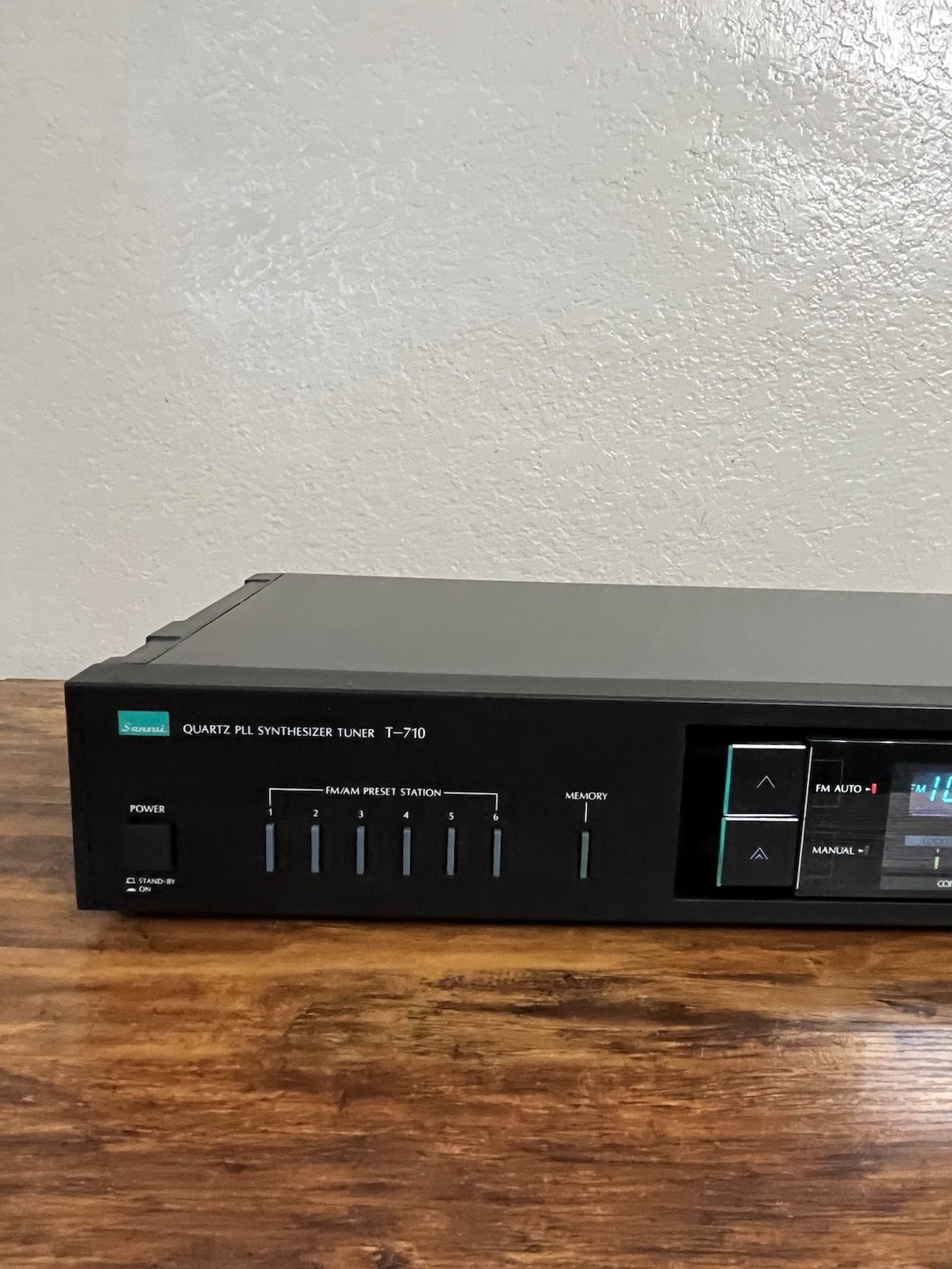 Vintage Sansui T-710 Quartz PLL Synthesizer AM/FM Stereo Tuner Tested -JAPAN