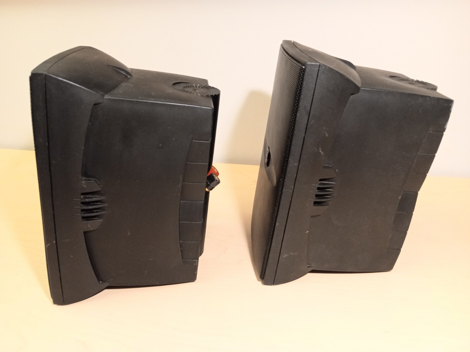 Pair Yamaha NS-AW1 Two-Way Indoor/Outdoor Black Speakers – tested