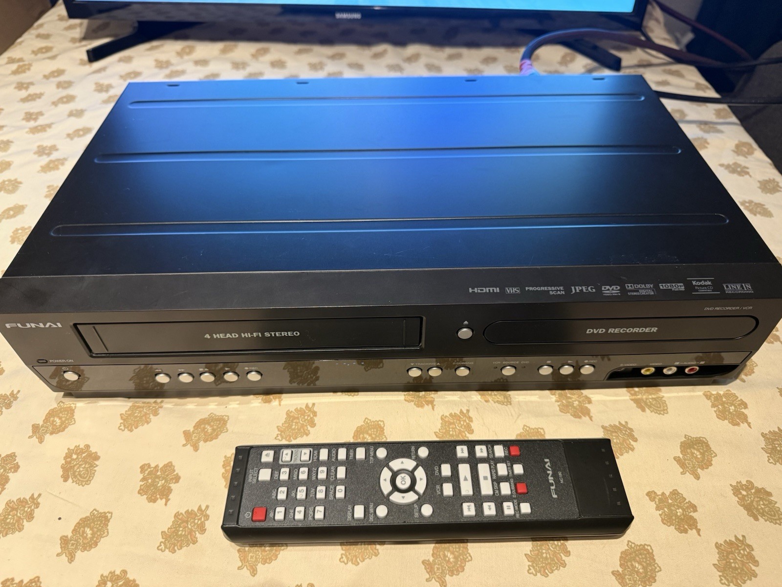 Funai ZV427FX4 A DVD Recorder/VCR Combo VHS DVD 4-Head Hi-Fi Stereo