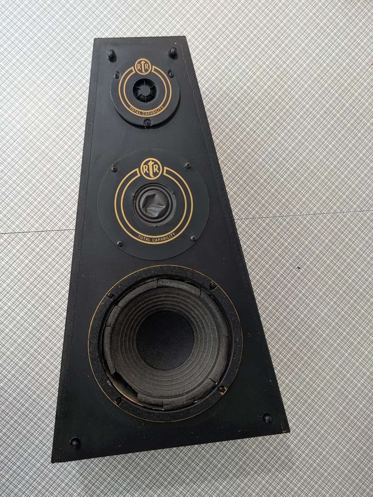 Very Rare RTR PS-1 Vintage Pyramid Speakers – Work but need refoamed