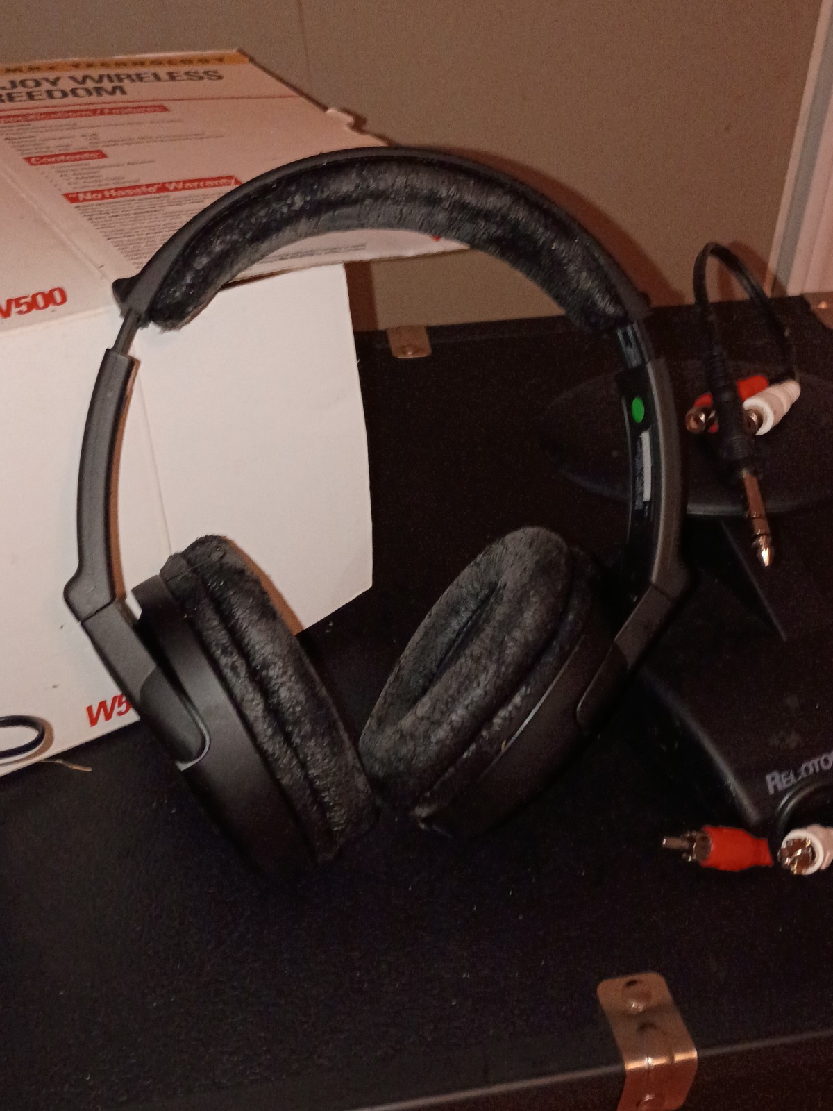 Vintage 90s Recoton W500 Wireless Stereo Headphones W/ Charging Base & Box VTG