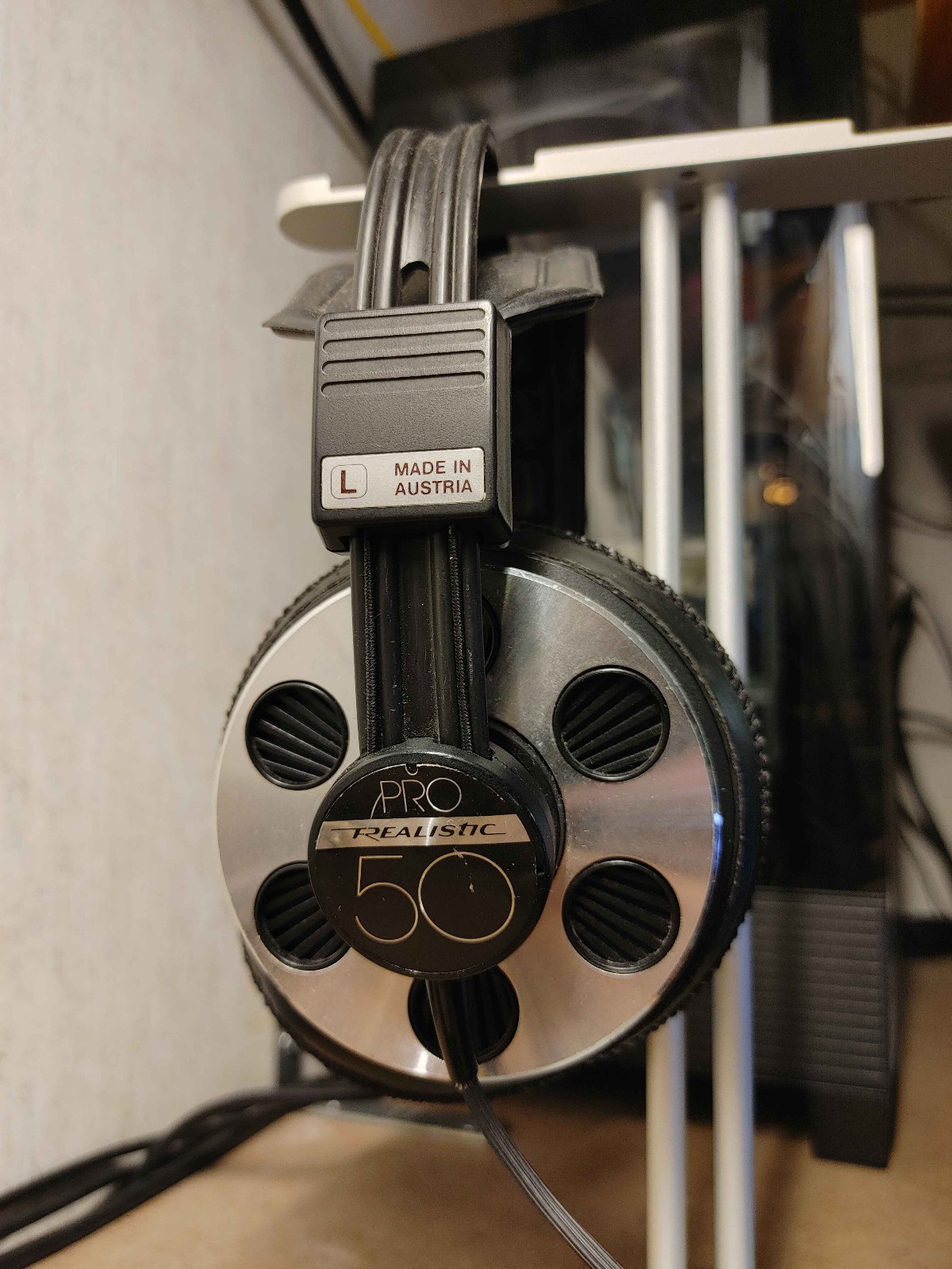 Realistic Pro 50 Headphones, Missing a badge, but tested and working