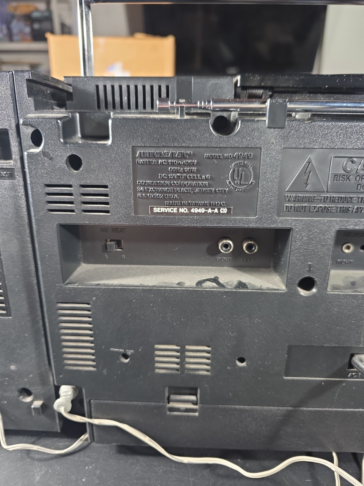 Vintage Soundesign Model 4949 AM/FM Radio Cassette Player Boombox No CD Player