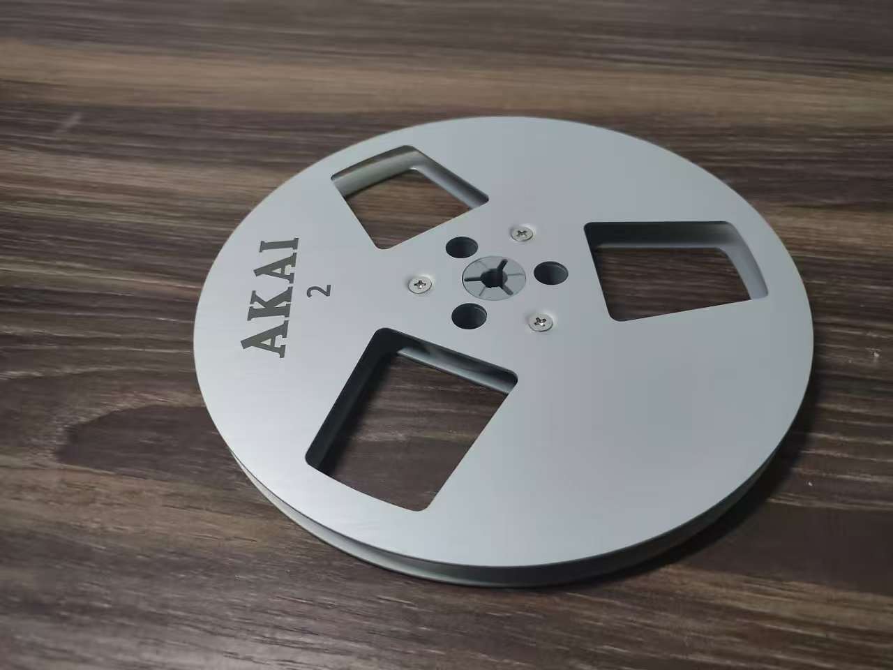 One silvery TAPE REEL Akai 7″ inch Light Metal Aluminum Take Up Reel