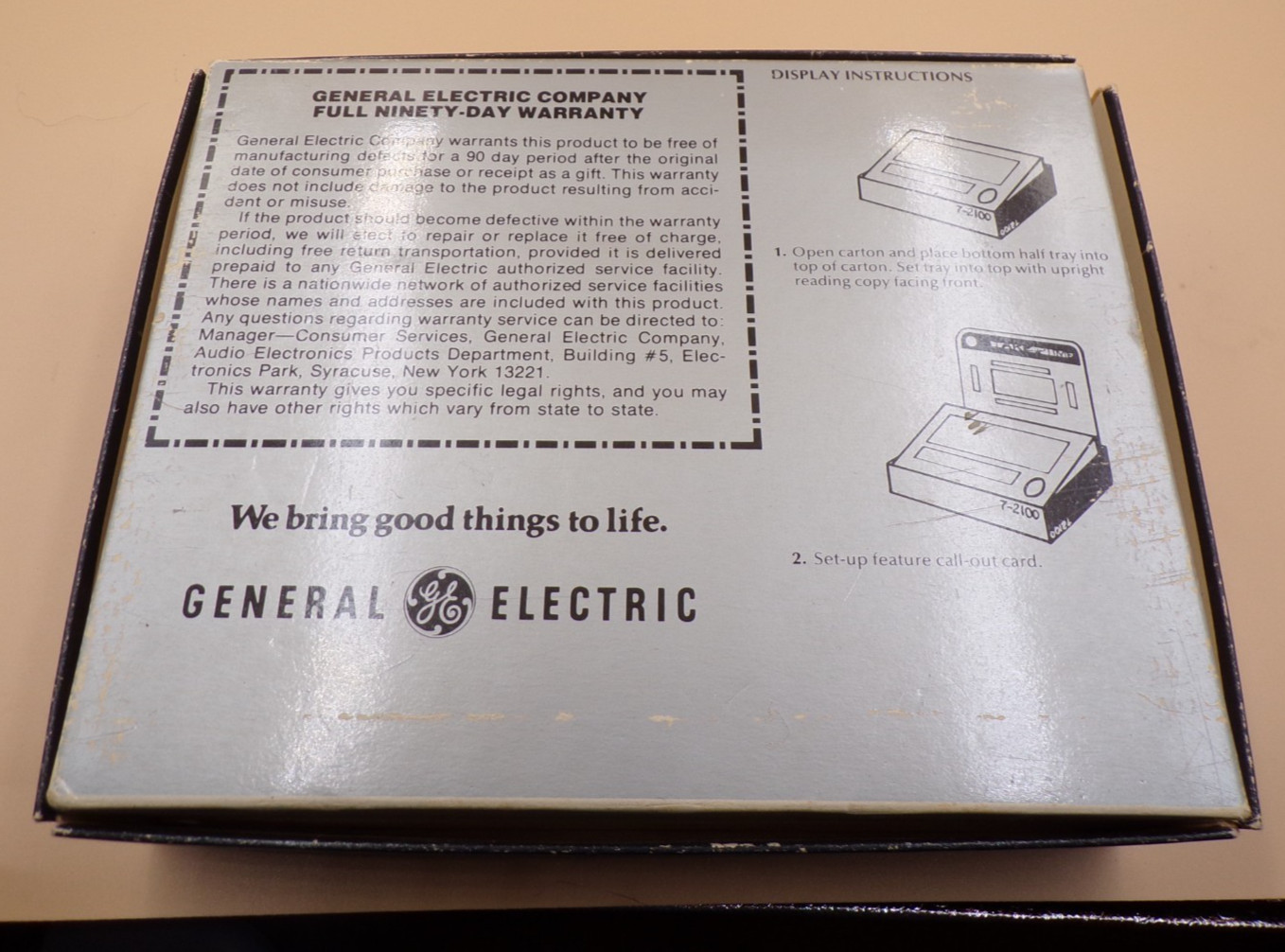 Vintage General Electric GE 7-2100A Portable Clock AM FM Pocket Radio Hong Kong