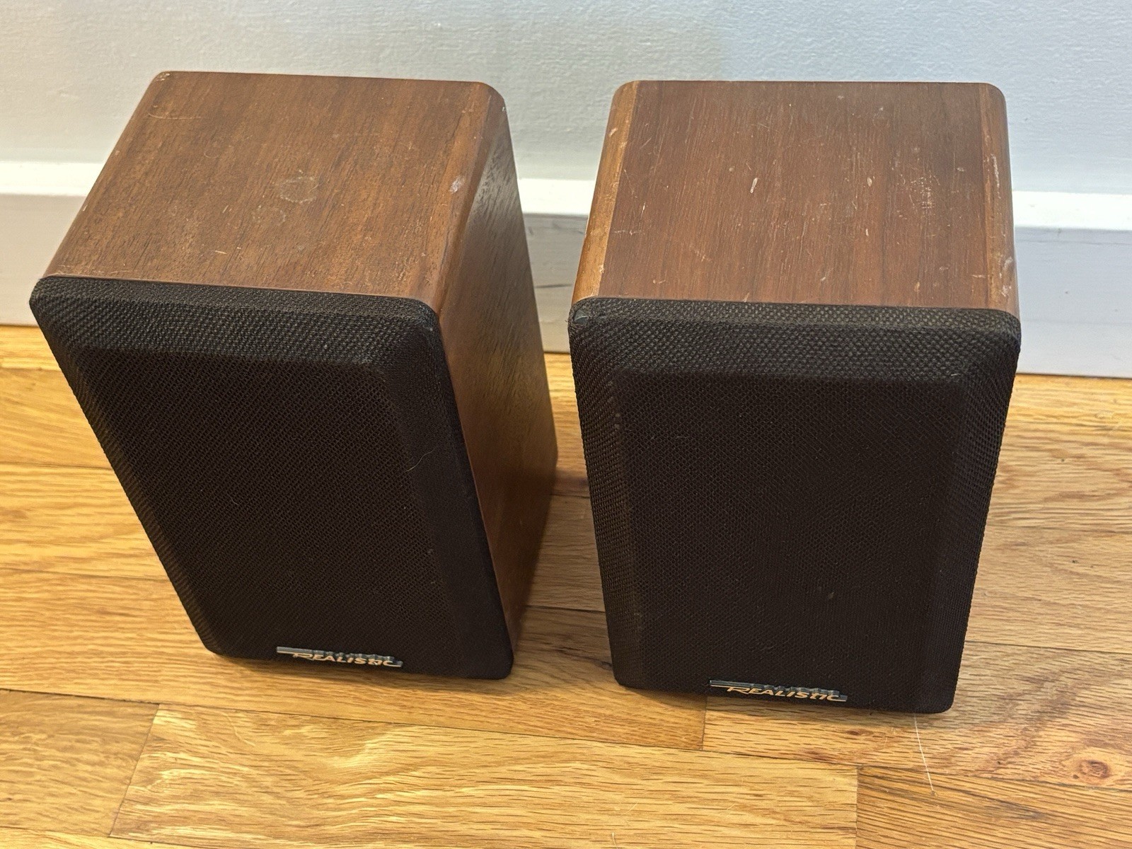 Vintage Realistic Minimus 7W Speakers Cat No 40-2039A Walnut Wood 8 Ohms 40W Max