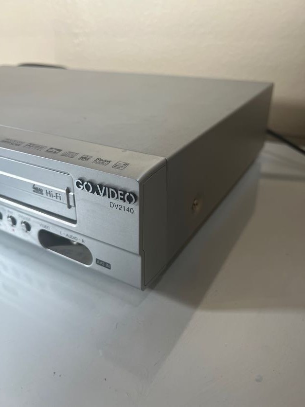 GO VIDEO DV2140 4 HEAD HI FI VHS VCR / DVD PLAYER – FOR PARTS OR REPAIR