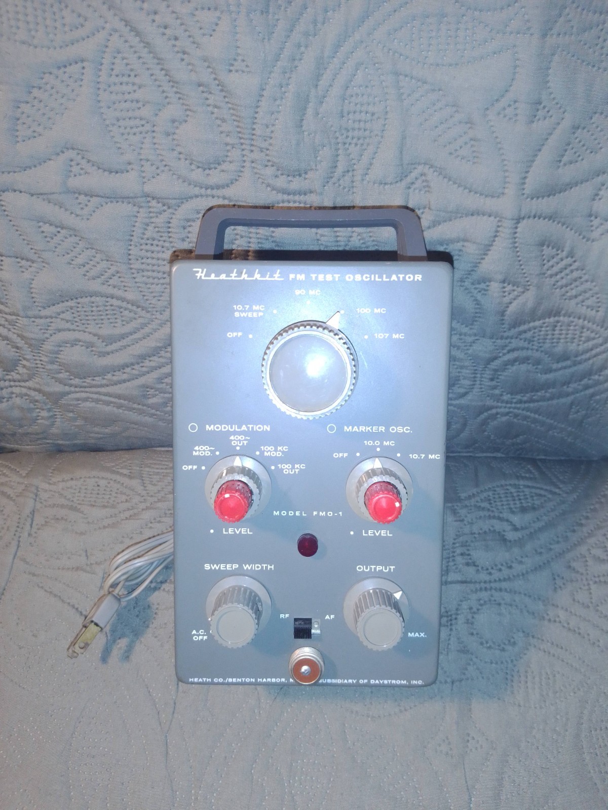 HEATHKIT FMO-1 FM TEST OSCILLATOR w/ MANUAL mf/ HAM RADIO