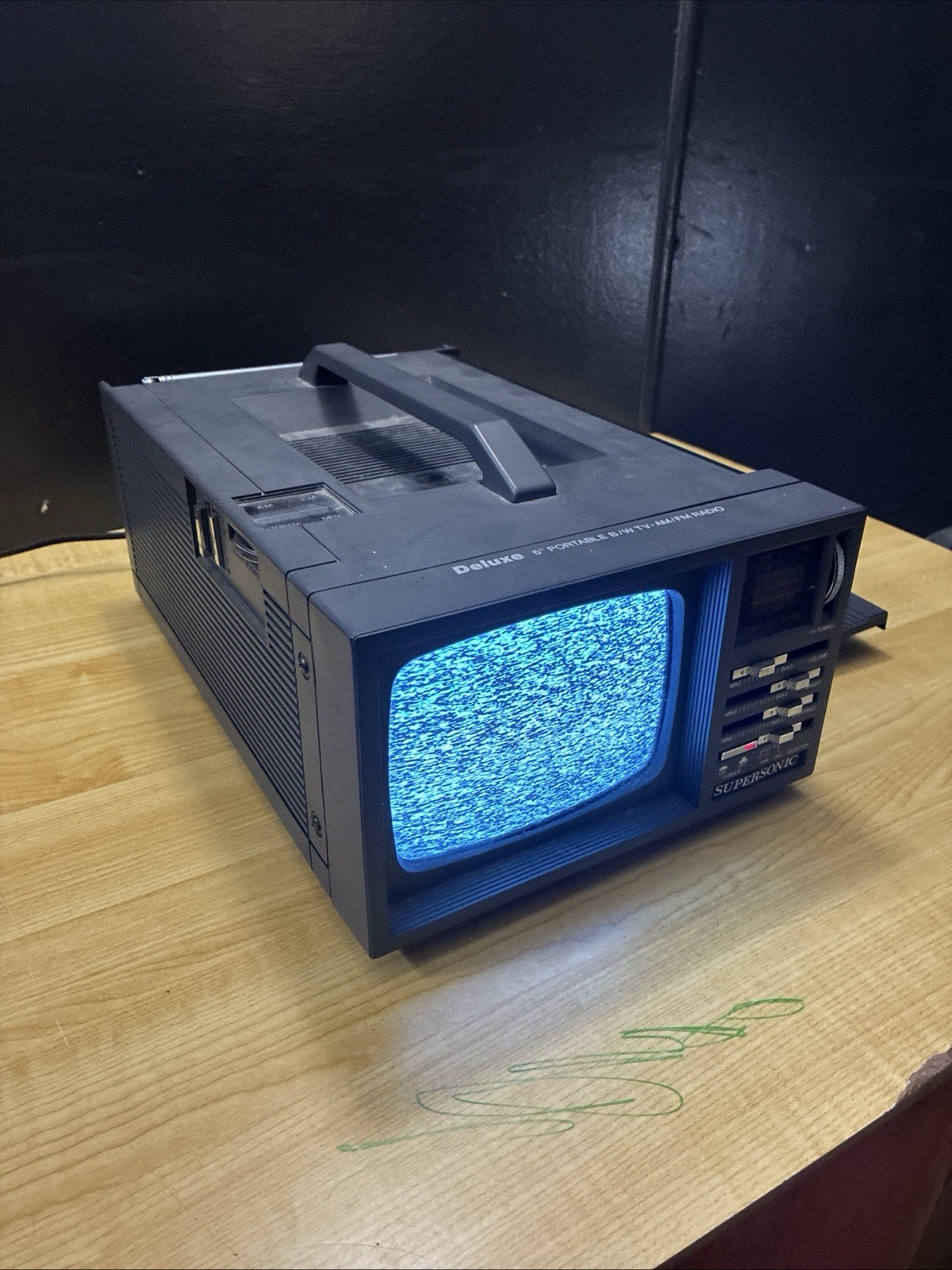 Vintage Mustang Deluxe TV-5000 Portable 5” Black & White TV AM/FM Radio