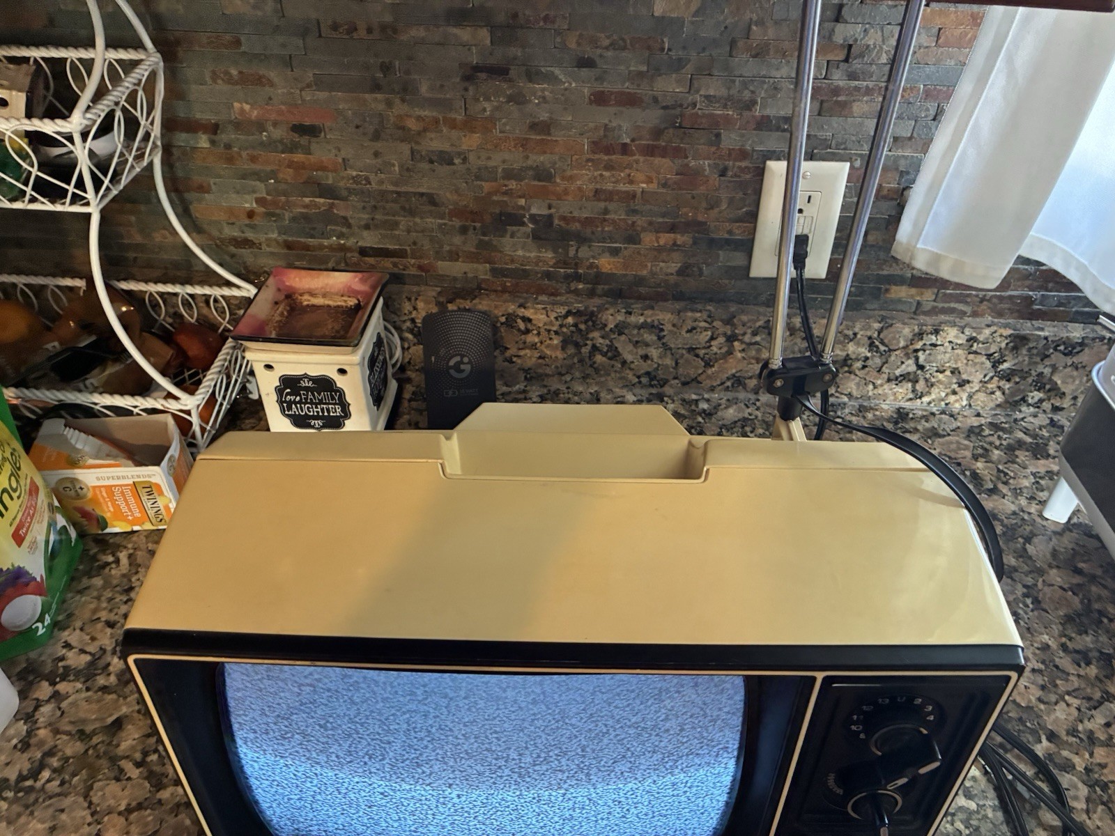 VINTAGE GOLD STAR CRT TV Yellow Retro Black & White 1982 UHF VHF w Antenna