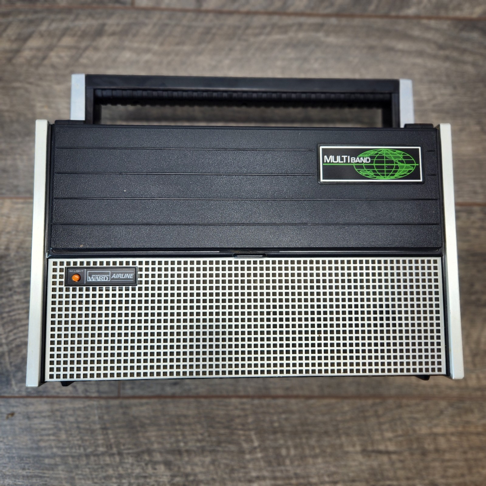 Vintage Montgomery Ward Airline GEN 1488 A Band AM/FM Multiband Radio